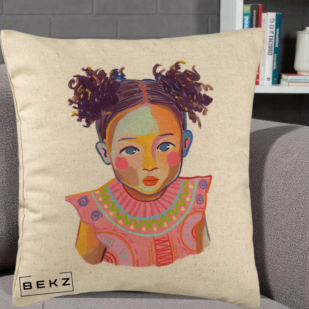 Perna Decorativa Fetita Vesela Portret Colorat, 40x40 cm, Bej, Husa Detasabila, Perna Inclusa, BEKZ®