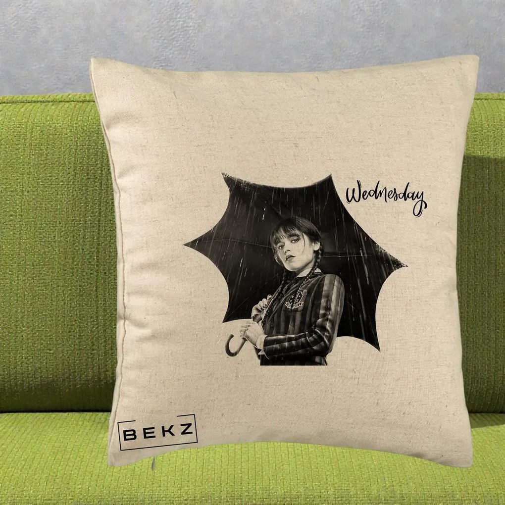 Perna Personalizata Wednesday Addams cu Umbrela Foto, 40x40 cm, Bej, Husa Detasabila, Perna Inclusa, BEKZ®