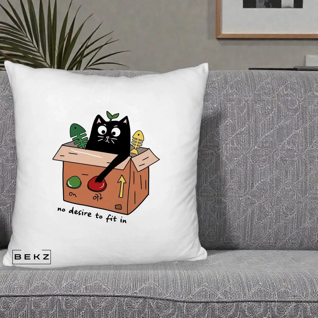 Perna Decorativa Pisica in Cutie No Desire to Fit In, 40x40 cm, Alb Pufos, Husa Detasabila, Perna Inclusa, BEKZ®