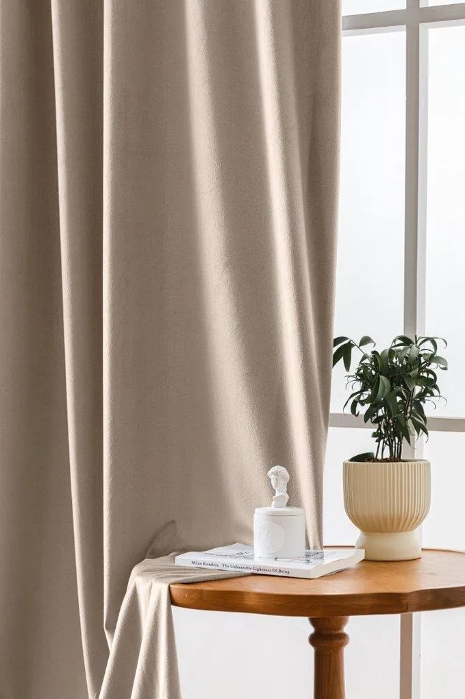 Draperie din catifea opaca bej VELVET 140x250 cm