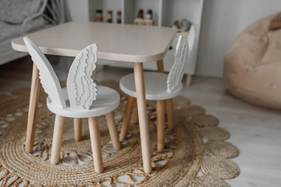 Set masuta patrata roz si 2 scaunele ingeras albe