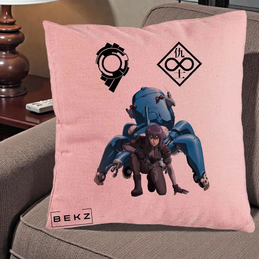 Perna Personalizata Ghost in the Shell Motoko si Tachikoma, 40x40 cm, Roz, Husa Detasabila, Perna Inclusa, BEKZ®