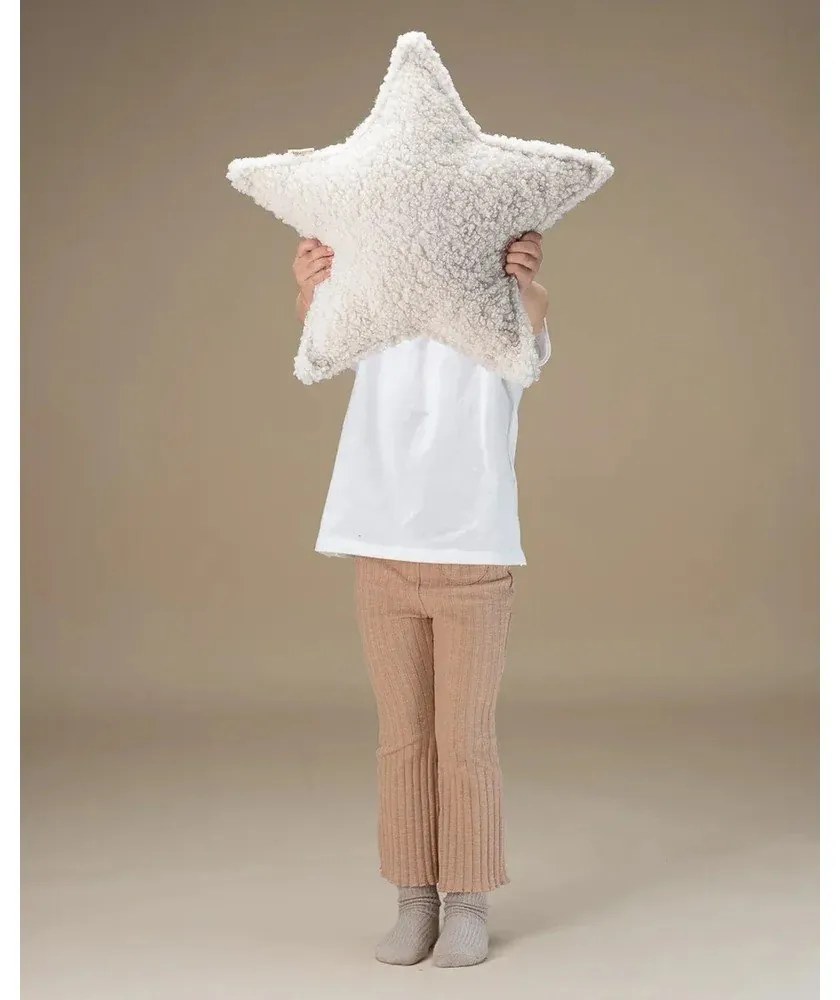 Pernă decorativă pentru copii crem cu tapițerie din țesătură bouclé Star – Wigiwama