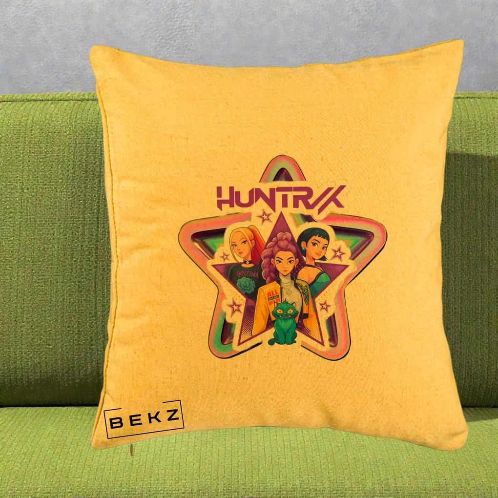 Perna Personalizata K-pop HUNTRX Trio Stea cu Pisica, 40x40 cm, Galben, Husa Detasabila, Perna Inclusa, BEKZ®