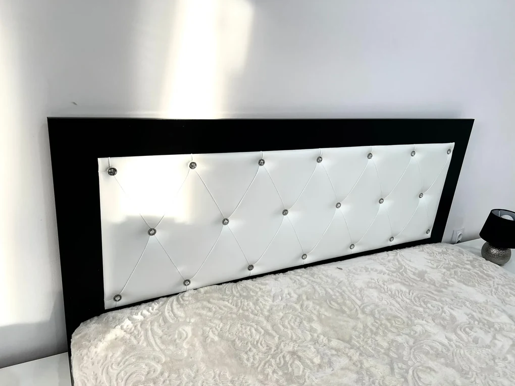 Set pat tapitat Milano, culoare alb / negru, cu 2 noptiere Viena si saltea superortopedica lux 160 x 200 cm
