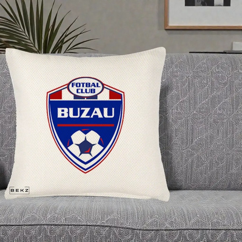 Perna Personalizata FC Buzau Fotbal, 40x40 cm, Crem Reliefat, Husa Detasabila, Perna Inclusa, BEKZ®