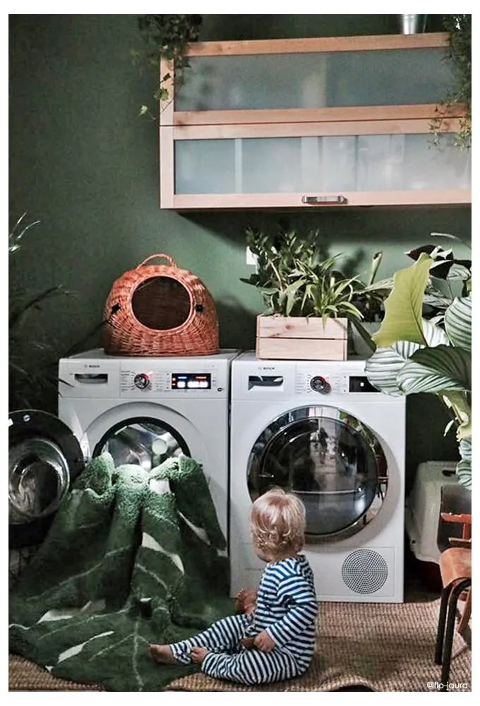 Covor pentru copii verde închis lavabil/țesut manual din bumbac 120x180 cm Monstera Leaf – Lorena Canals