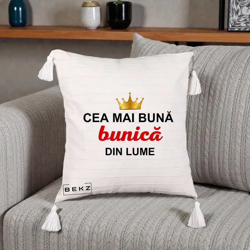 Cadou pentru Bunica - Perna Personalizata Cea Mai Buna Bunica Din Lume Coroana Aurie, 40x40 cm, Bej cu Franjuri, Husa Detasabila, Perna Inclusa, BEKZ®