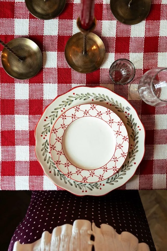 Farfurie din ceramică artizanală natur, cu motive florale pictate manual roșu și bordură decorativă, 19,5 cm, „Marion Clover"