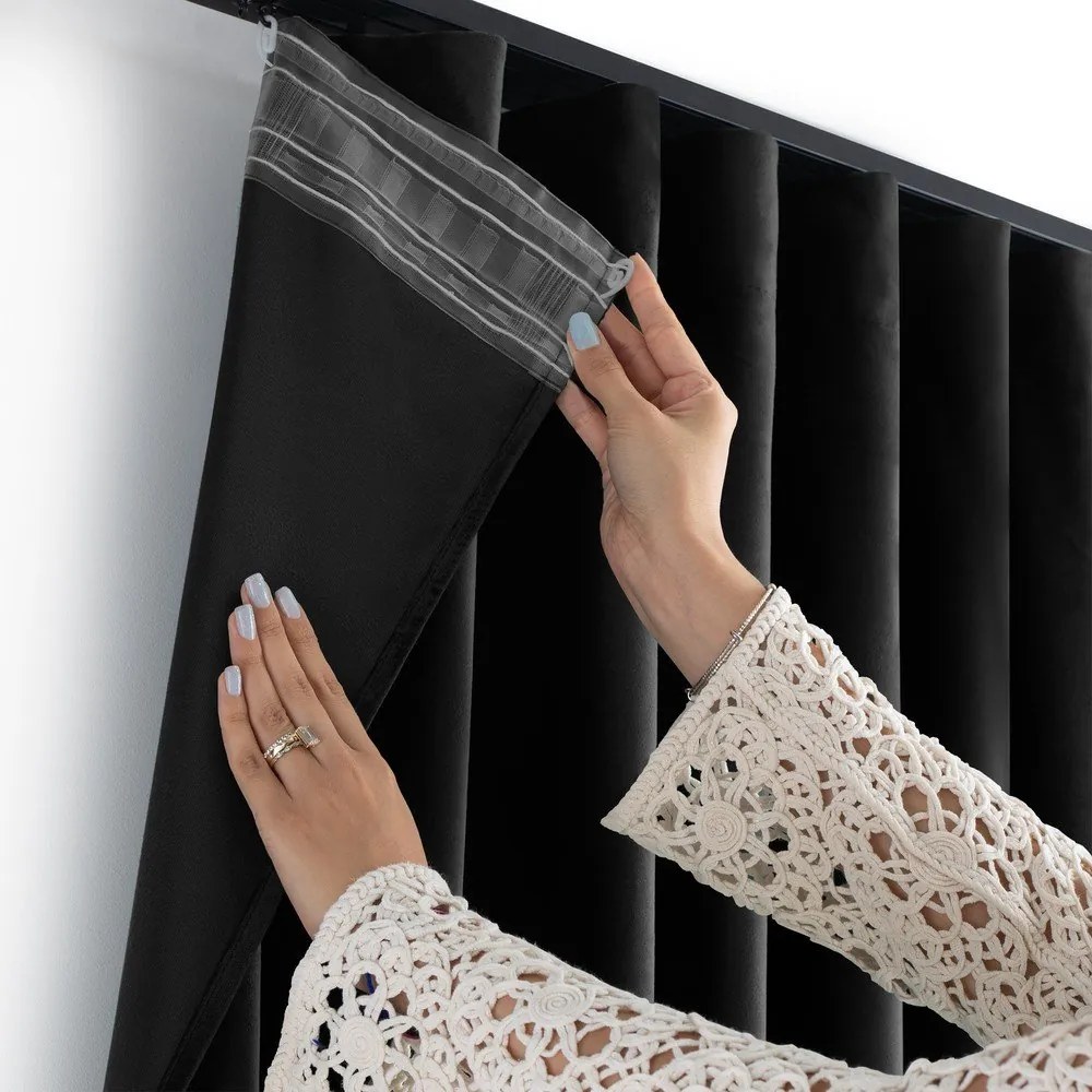 Draperie neagră dimout (semi-opacă) din catifea 200x270 cm Velto – Filumi