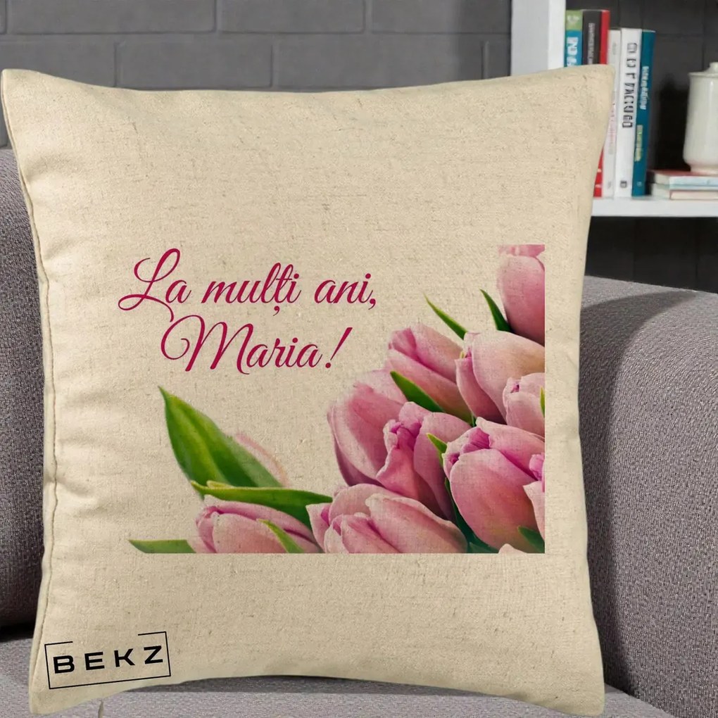 Cadou de Onomastica - Perna Personalizata La Multi Ani Maria Lalele, 40x40 cm, Bej, Husa Detasabila, Perna Inclusa, BEKZ®
