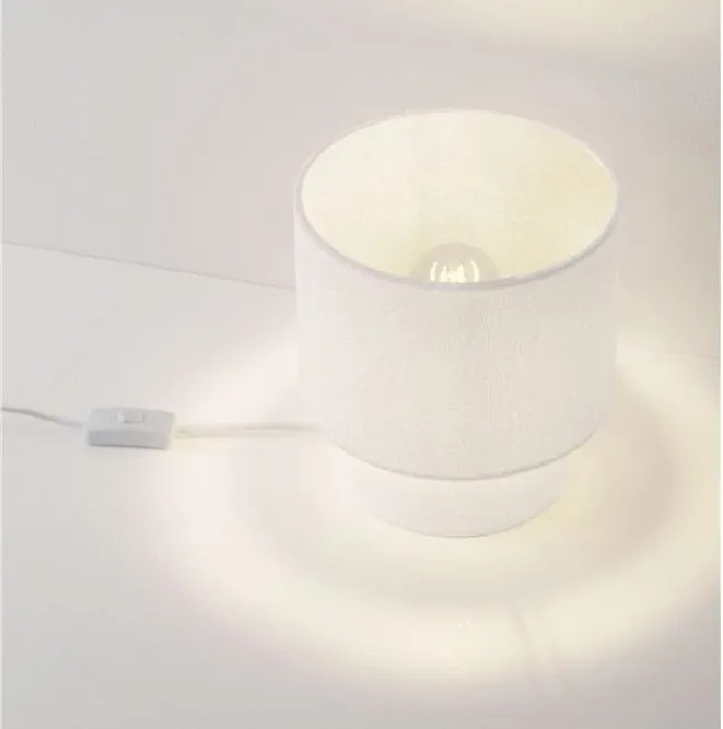 Veioza, Lampa de masa cu abajur alb SYRIN