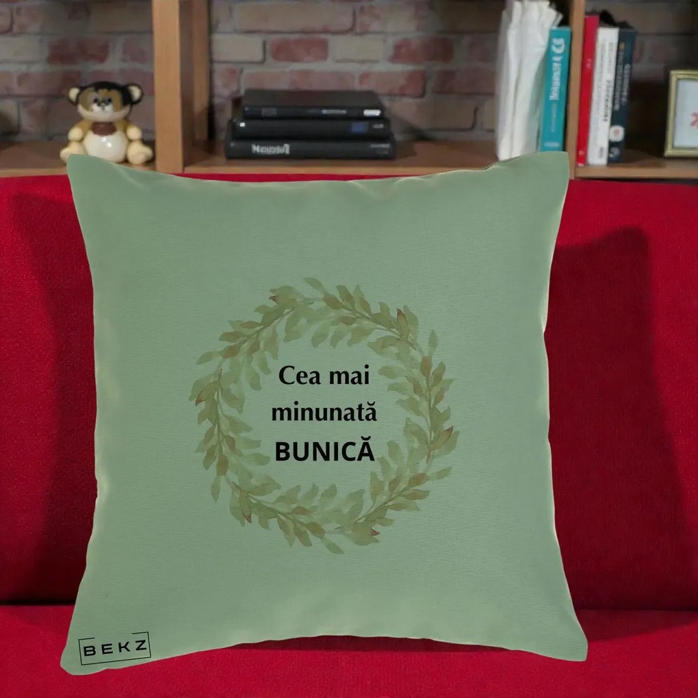 Cadou pentru Bunica - Perna Personalizata Cea Mai Minunata Bunica Coronita Frunze Acuarela, 40x40 cm, Verde, Husa Detasabila, Perna Inclusa, BEKZ®
