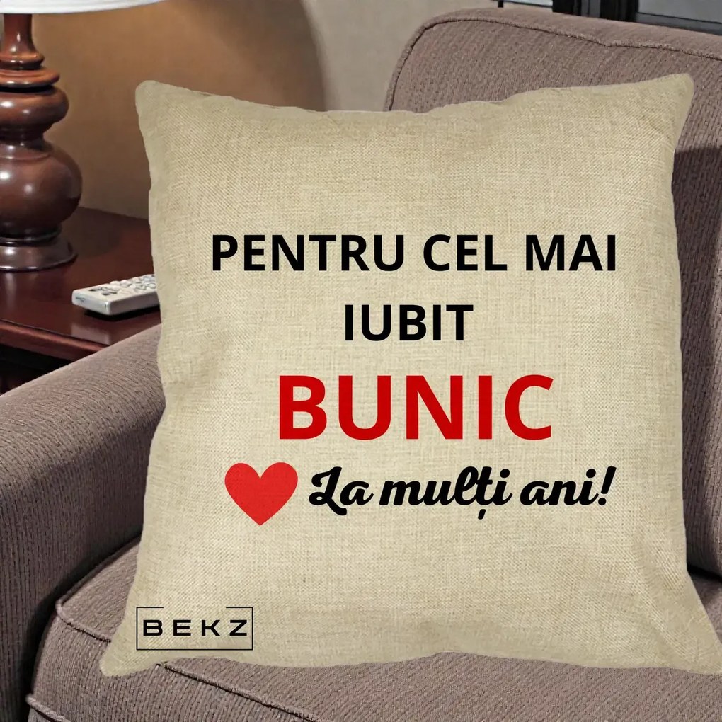 Cadou pentru Bunic - Perna Personalizata Pentru Cel Mai Iubit Bunic La Multi Ani Rosu, 40x40 cm, Crem, Husa Detasabila, Perna Inclusa, BEKZ®