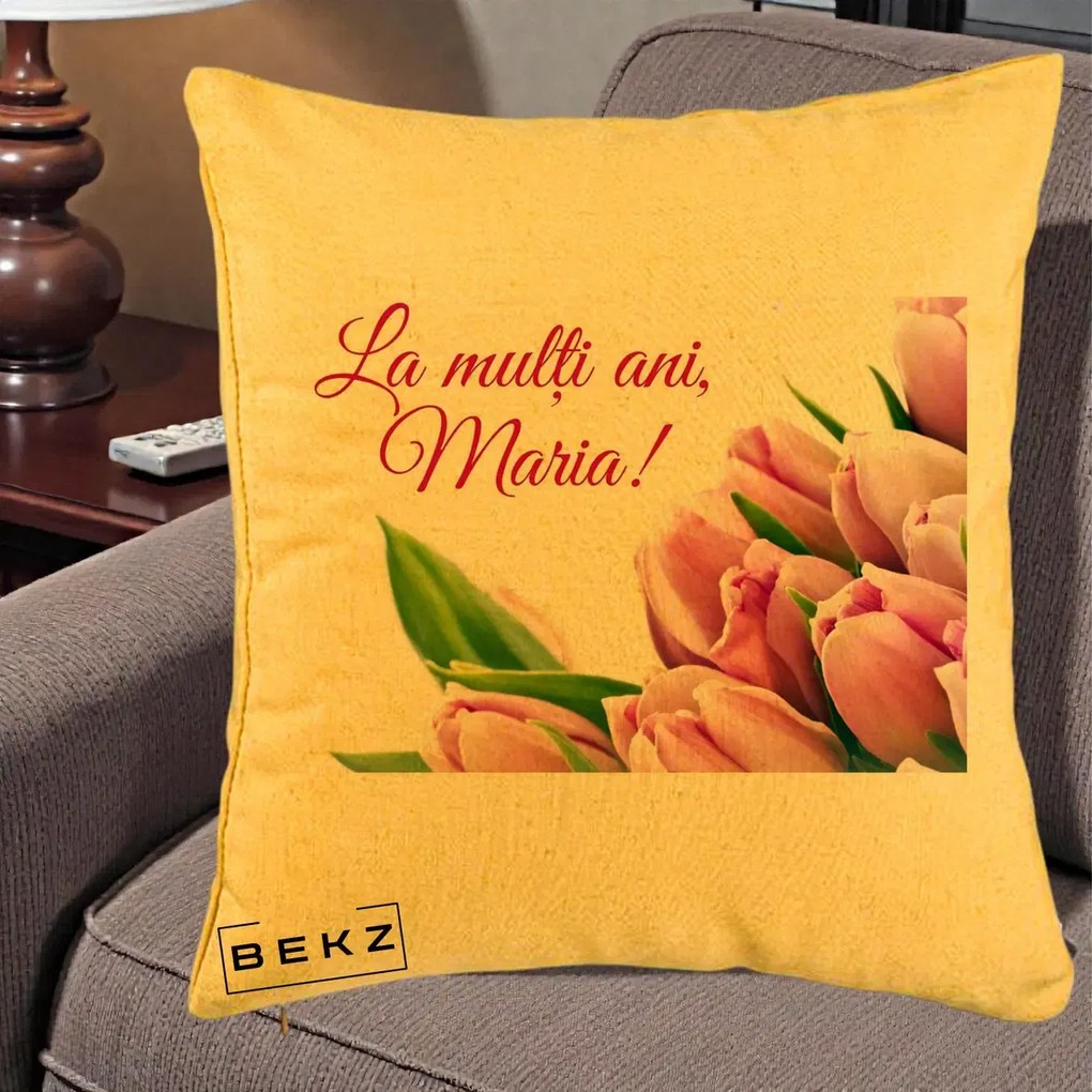 Cadou de Onomastica - Perna Personalizata La Multi Ani Maria Lalele, 40x40 cm, Galben, Husa Detasabila, Perna Inclusa, BEKZ®