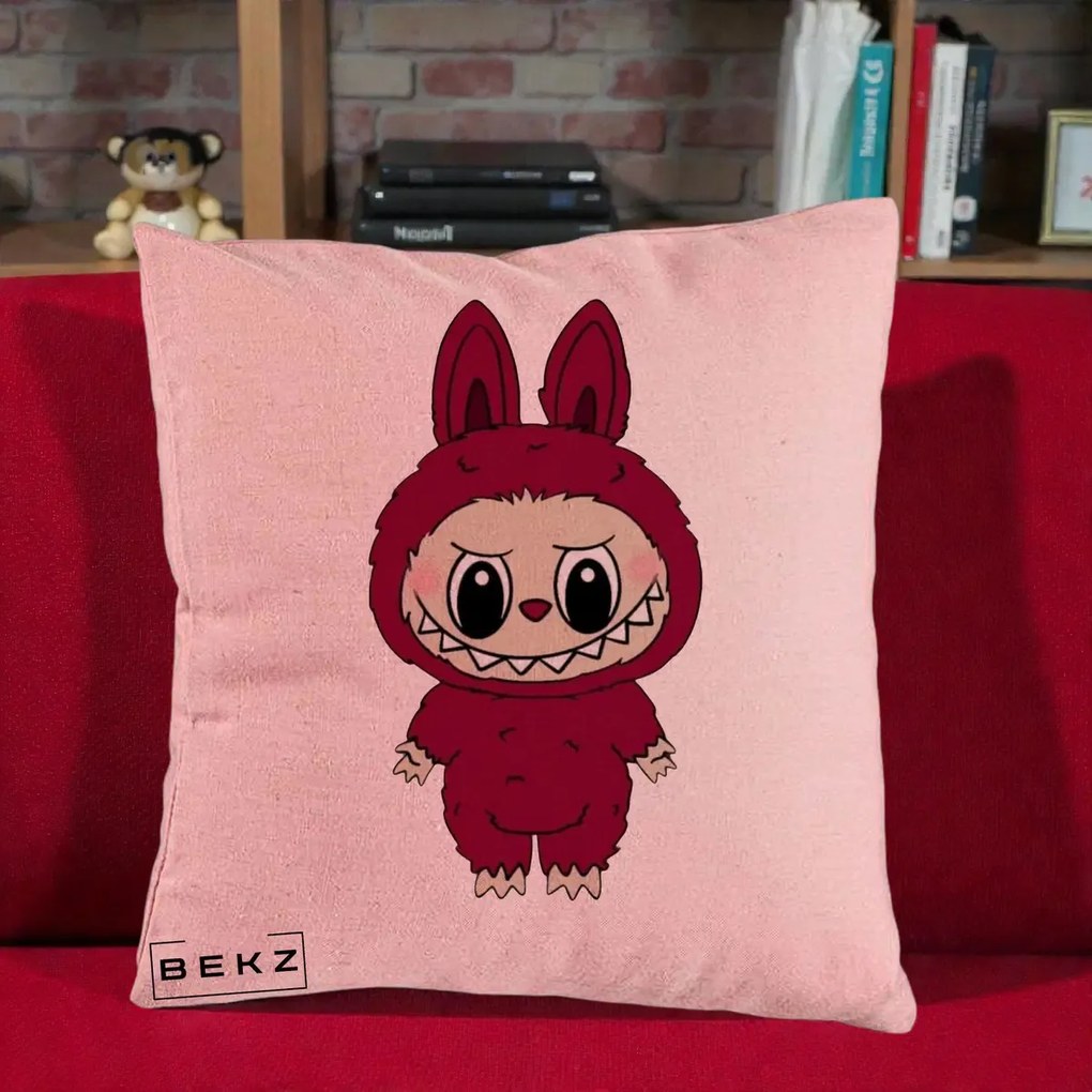 Perna Personalizata Labubu Rosu-Visiniu Solo, 40x40 cm, Roz, Husa Detasabila, Perna Inclusa, BEKZ®