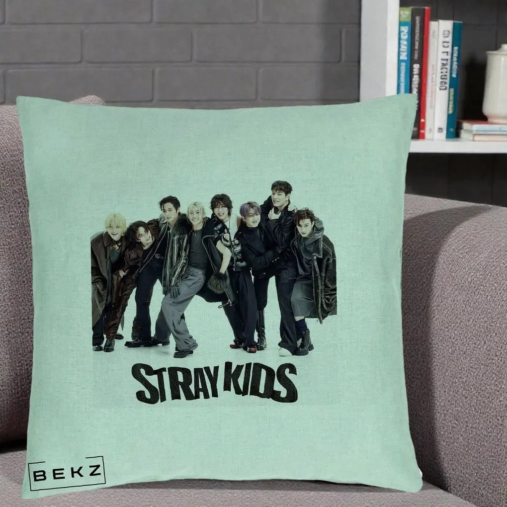 Perna Personalizata K-pop Stray Kids Outfit Negru, 40x40 cm, Verde Menta, Husa Detasabila, Perna Inclusa, BEKZ®