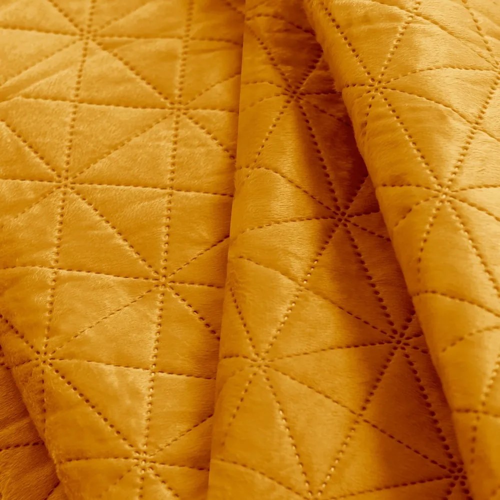 Cuvertură galbenă matlasată din catifea 240x260 cm Laila – Restilo
