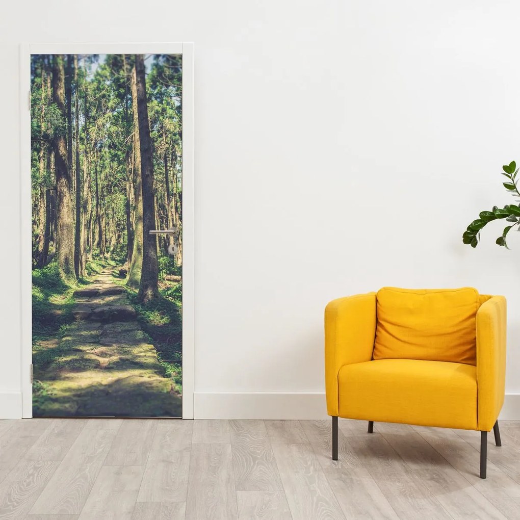 Fototapet pentru ușă - Drum între copaci (95x205cm)