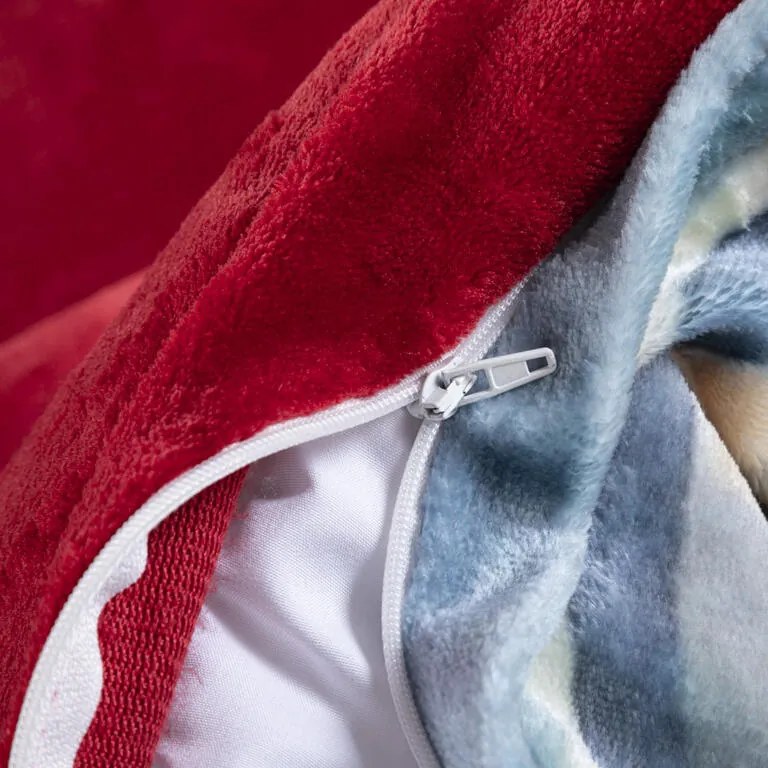 Lenjerie de pat din micropluş OM DE ZĂPADĂ