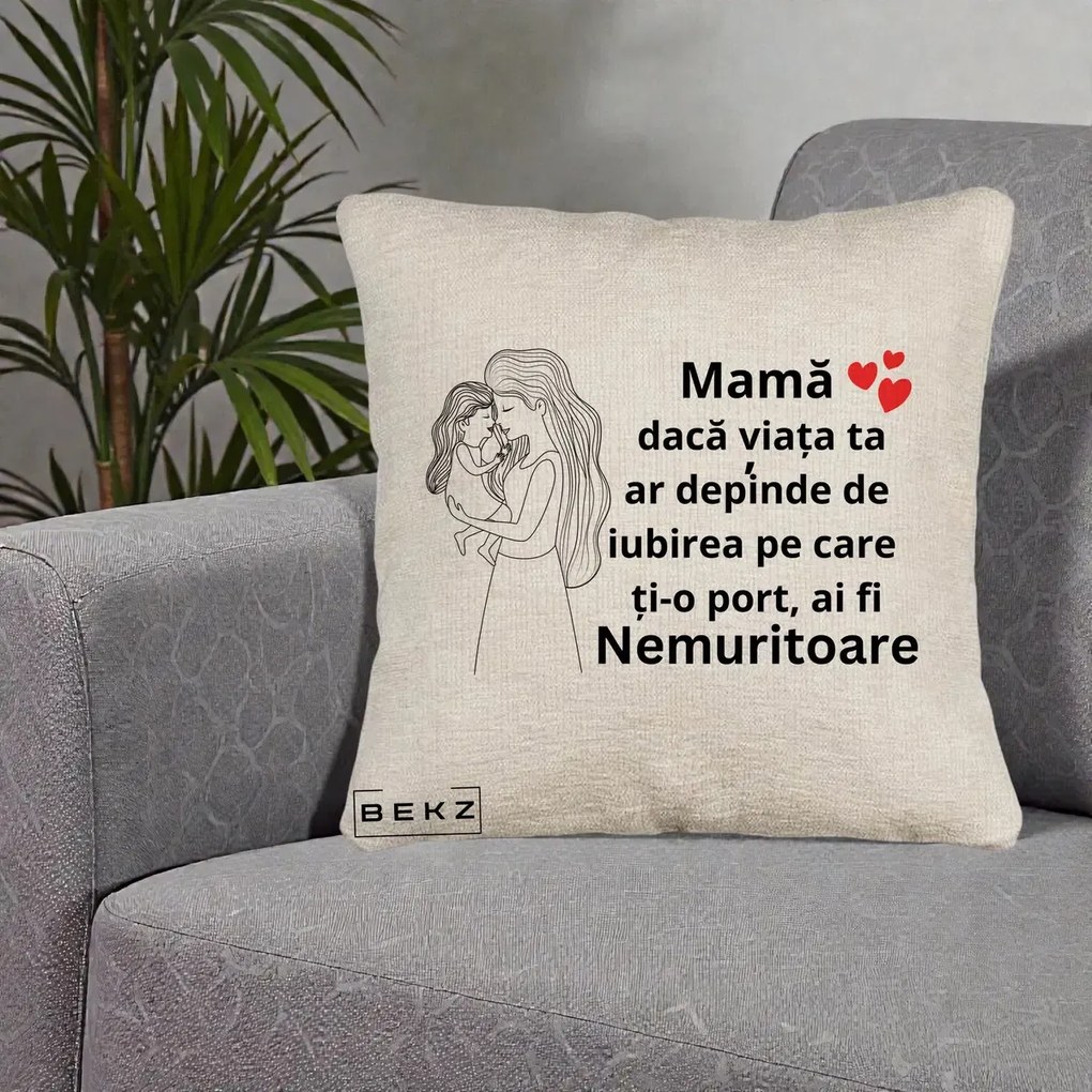 Cadou pentru Mama - Perna Personalizata Mama Nemuritoare cu Copilul in Poala, 40x40 cm, Bej Canapea, Husa Detasabila, Perna Inclusa, BEKZ®