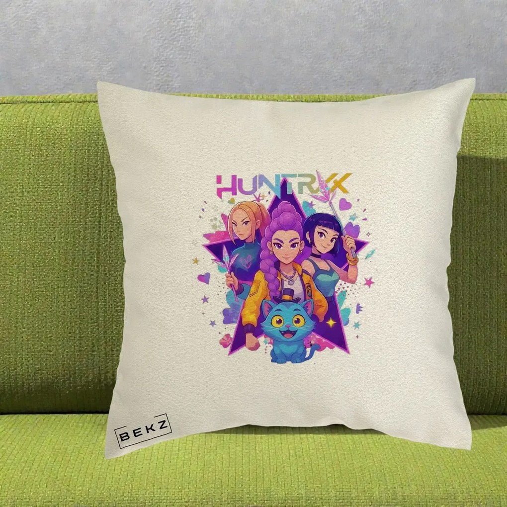 Perna Personalizata K-pop HUNTRX Trio cu Pisica Stele, 40x40 cm, Ecru, Husa Detasabila, Perna Inclusa, BEKZ®
