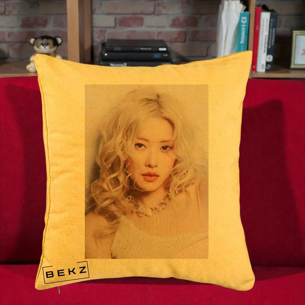 Perna Personalizata K-pop BLACKPINK Rose, 40x40 cm, Galben, Husa Detasabila, Perna Inclusa, BEKZ®