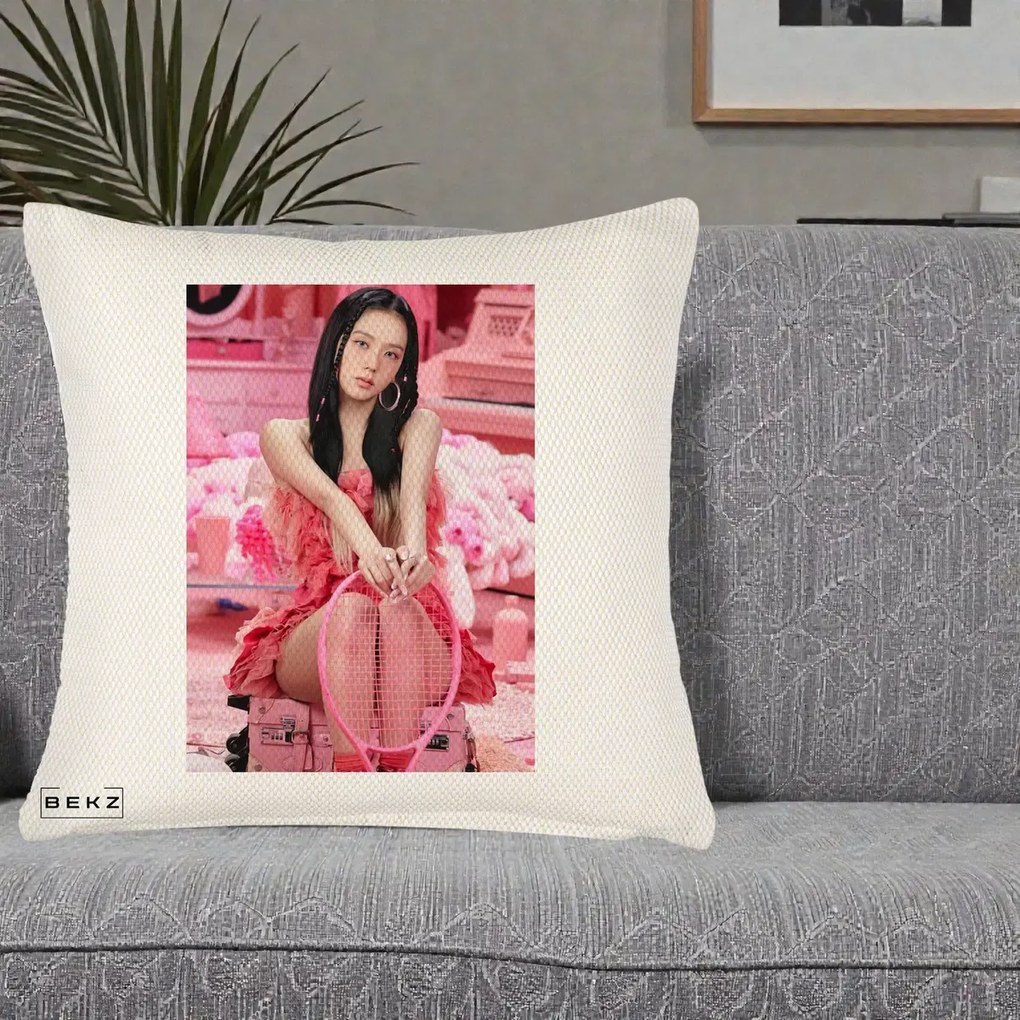 Perna Personalizata K-pop BLACKPINK Jisoo Pink Room, 40x40 cm, Crem Reliefat, Husa Detasabila, Perna Inclusa, BEKZ®