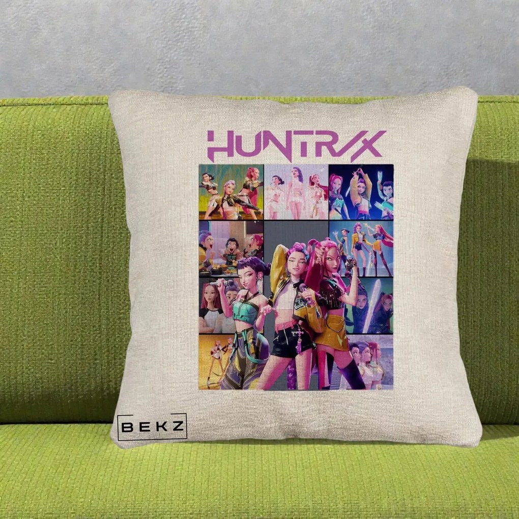 Perna Personalizata K-pop HUNTRX Colaj Animat Foto Grup, 40x40 cm, Bej Canapea, Husa Detasabila, Perna Inclusa, BEKZ®