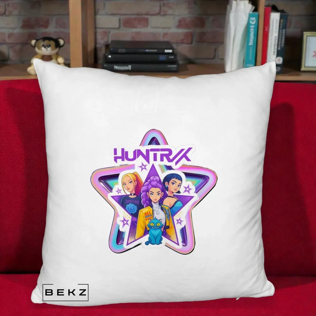Perna Personalizata K-pop HUNTRX Trio Stea cu Pisica, 40x40 cm, Alb Pufos, Husa Detasabila, Perna Inclusa, BEKZ®