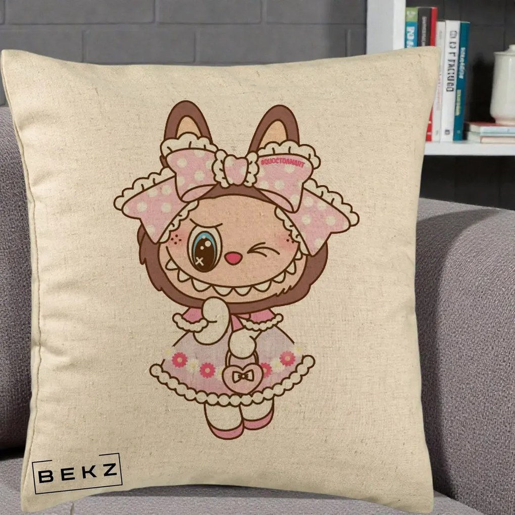 Perna Personalizata Labubu Lolita Roz cu Dantela, 40x40 cm, Bej, Husa Detasabila, Perna Inclusa, BEKZ®