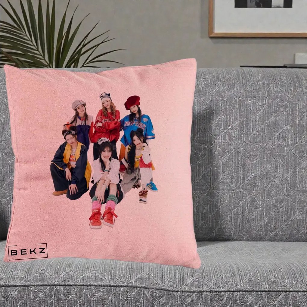 Perna Personalizata Grup K-pop Fete Streetwear Foto, 40x40 cm, Roz, Husa Detasabila, Perna Inclusa, BEKZ®