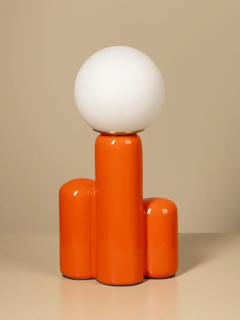 Lampă de masă din ceramică portocalie, cu abajur în formă de glob natur și bază cu coloane cilindrice, finisaj lucios, 31×16×12 cm, „Tribla"