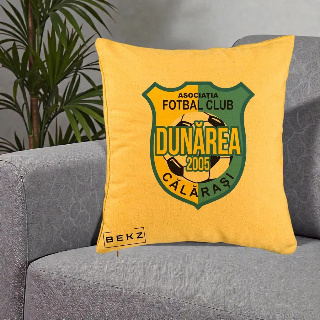 Perna Personalizata AFC Dunarea Calarasi 2005 Fotbal, 40x40 cm, Galben, Husa Detasabila, Perna Inclusa, BEKZ®