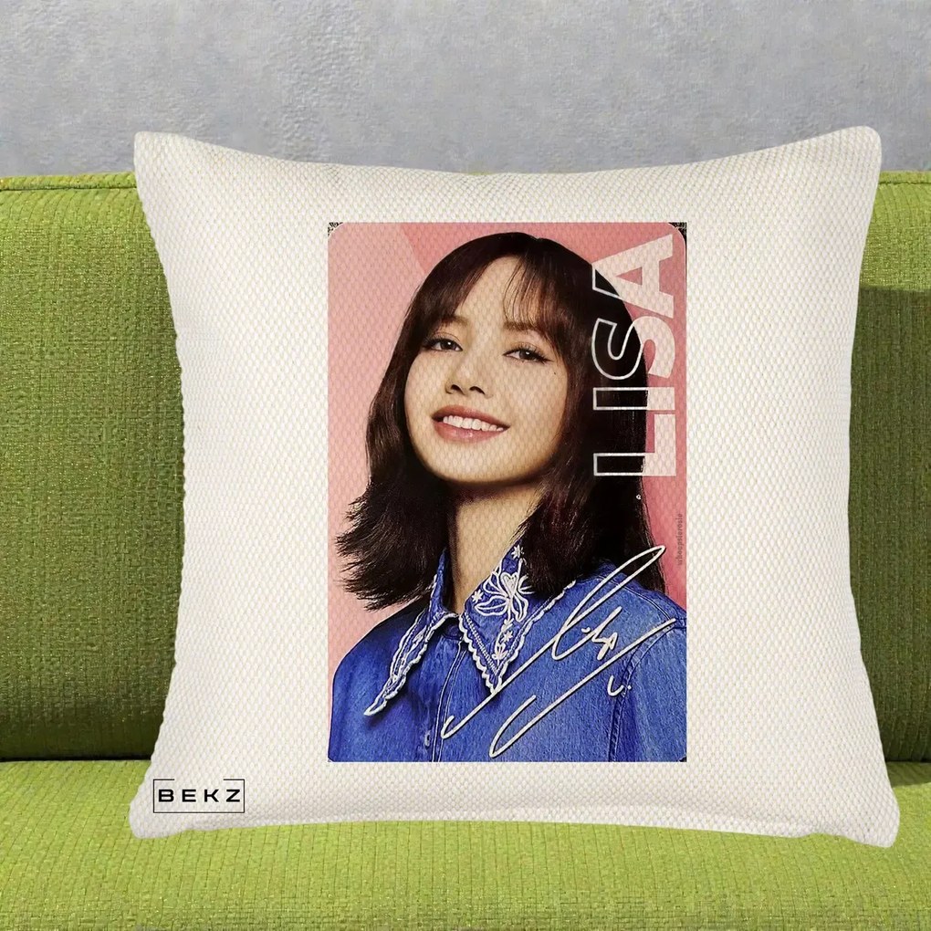 Perna Personalizata K-pop BLACKPINK Lisa cu Semnatura, 40x40 cm, Crem Reliefat, Husa Detasabila, Perna Inclusa, BEKZ®