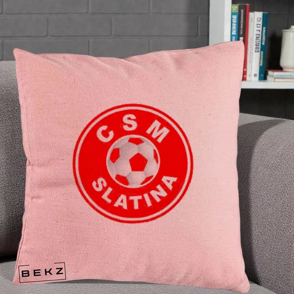 Perna Personalizata CSM Slatina Fotbal, 40x40 cm, Roz, Husa Detasabila, Perna Inclusa, BEKZ®