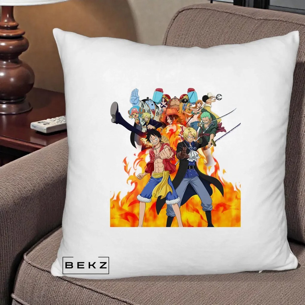 Perna Personalizata One Piece Echipa Straw Hat in Flacari, 40x40 cm, Alb Pufos, Husa Detasabila, Perna Inclusa, BEKZ®