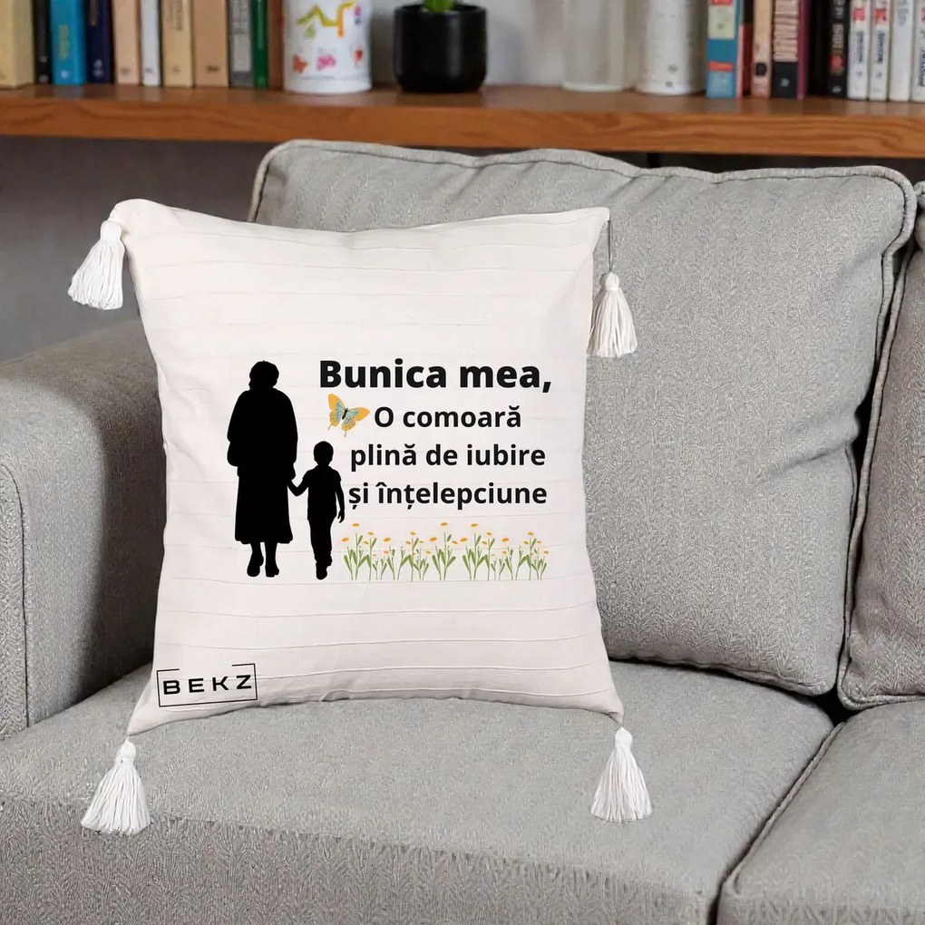 Cadou pentru Bunica - Perna Personalizata Bunica Mea Comoara cu Fluture si Baietel, 40x40 cm, Bej cu Franjuri, Husa Detasabila, Perna Inclusa, BEKZ®