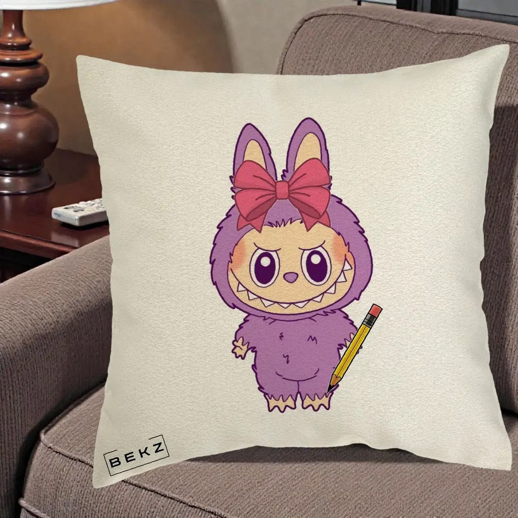 Perna Personalizata Labubu Mov cu Funda Rosie si Creion, 40x40 cm, Ecru, Husa Detasabila, Perna Inclusa, BEKZ®
