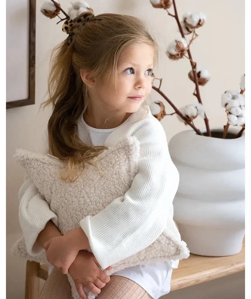 Pernă decorativă pentru copii crem cu tapițerie din țesătură bouclé Star – Wigiwama