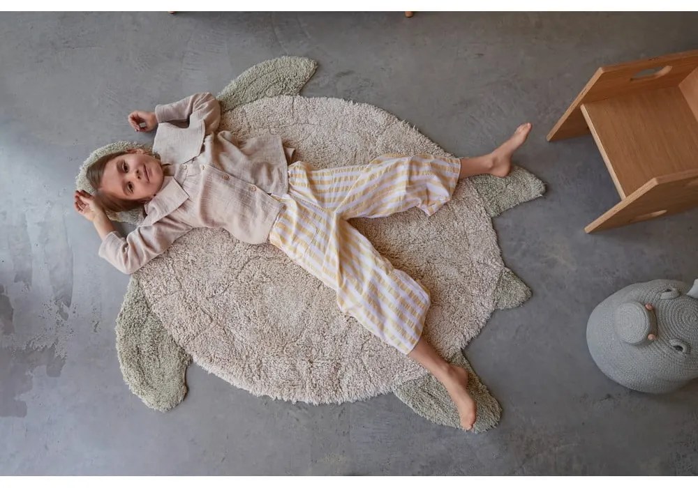Covor pentru copii bej lavabil/țesut manual din bumbac 110x130 cm Sea Turtle – Lorena Canals