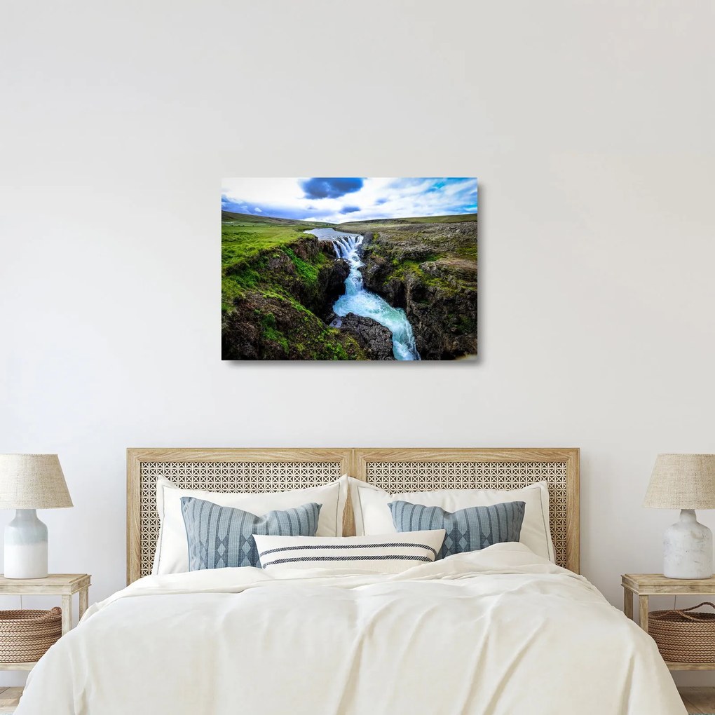 Tablou pe sticlă - Cascada intre stânci (70x50 cm)