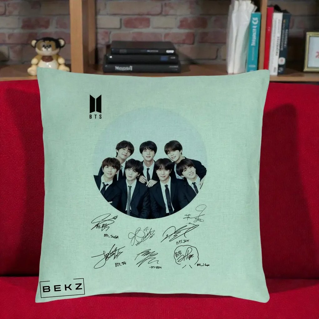 Perna Personalizata K-pop BTS Fotografie Grup Costum Negru si Autografe Cerc, 40x40 cm, Verde Menta, Husa Detasabila, Perna Inclusa, BEKZ®