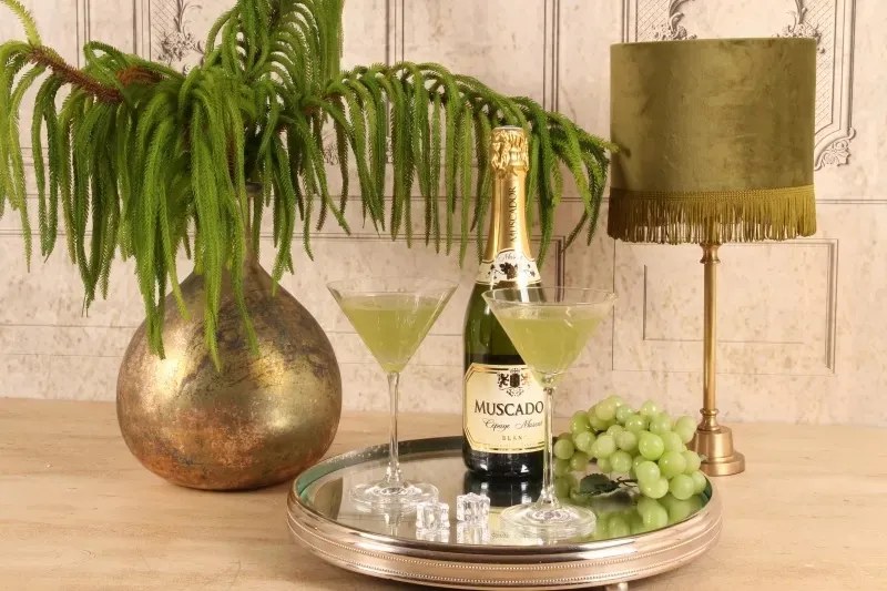Pahar de martini din sticlă, transparent, cu model în spirală gravat, 210 ml, 18 x 11 cm, „Joséphine”