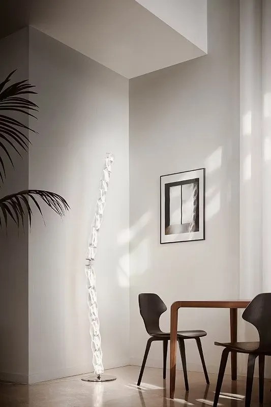 Lampadar LED design tehnico-decorativ realizat manual Hugo prisma