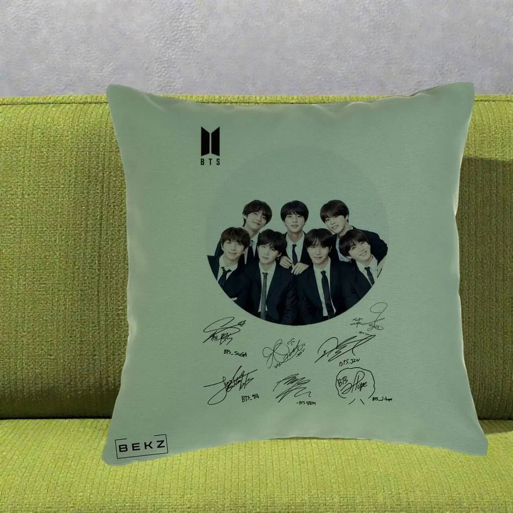 Perna Personalizata K-pop BTS Fotografie Grup Costum Negru si Autografe Cerc, 40x40 cm, Verde, Husa Detasabila, Perna Inclusa, BEKZ®