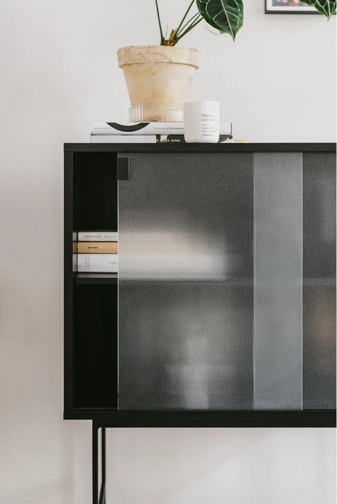 Vitrină neagră cu ușă glisantă 70x109x40 cm Lekko – noo.ma