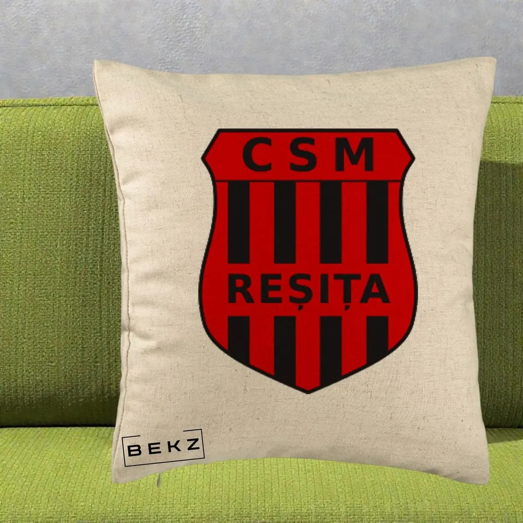 Perna Personalizata CSM Resita Fotbal, 40x40 cm, Bej, Husa Detasabila, Perna Inclusa, BEKZ®