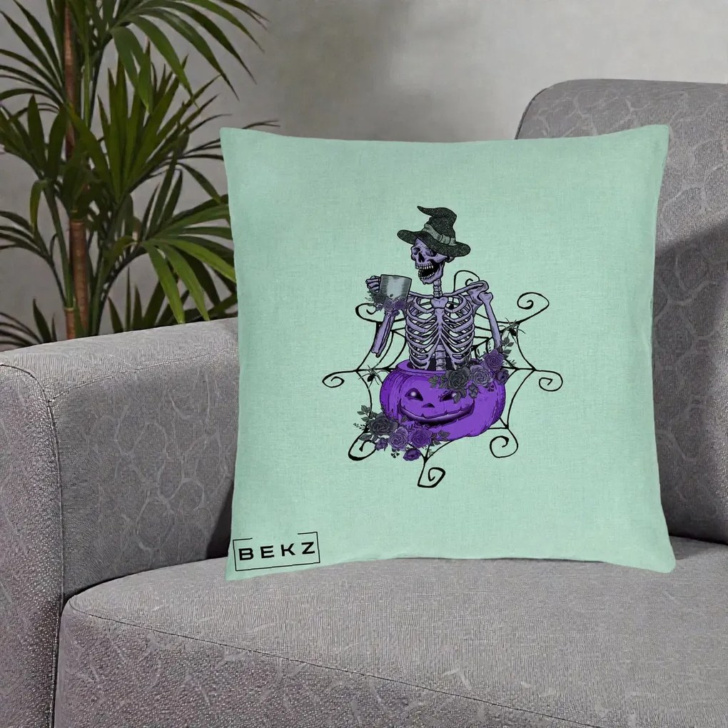 Perna Decorativa Schelet Vrajitor cu Dovleac Violet Halloween, 40x40 cm, Verde Menta, Husa Detasabila, Perna Inclusa, BEKZ®