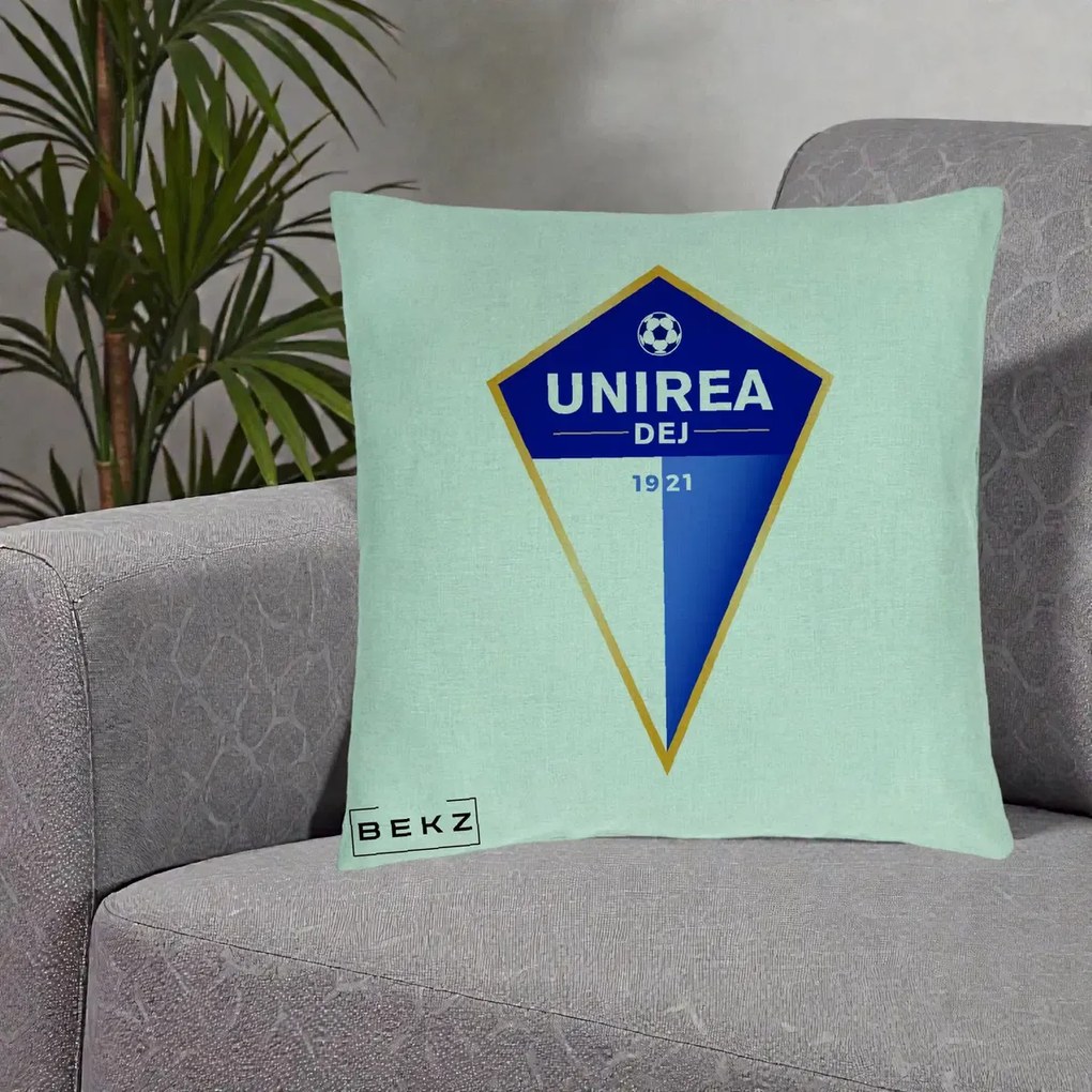 Perna Personalizata Unirea Dej 1921 Fotbal, 40x40 cm, Verde Menta, Husa Detasabila, Perna Inclusa, BEKZ®